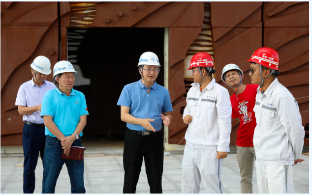 歡迎三沙市市委常委，市長(zhǎng)鄧忠蒞臨我司承接的三沙廣場(chǎng)項(xiàng)目，三沙文體館項(xiàng)目現(xiàn)場(chǎng)調(diào)研并指導(dǎo)